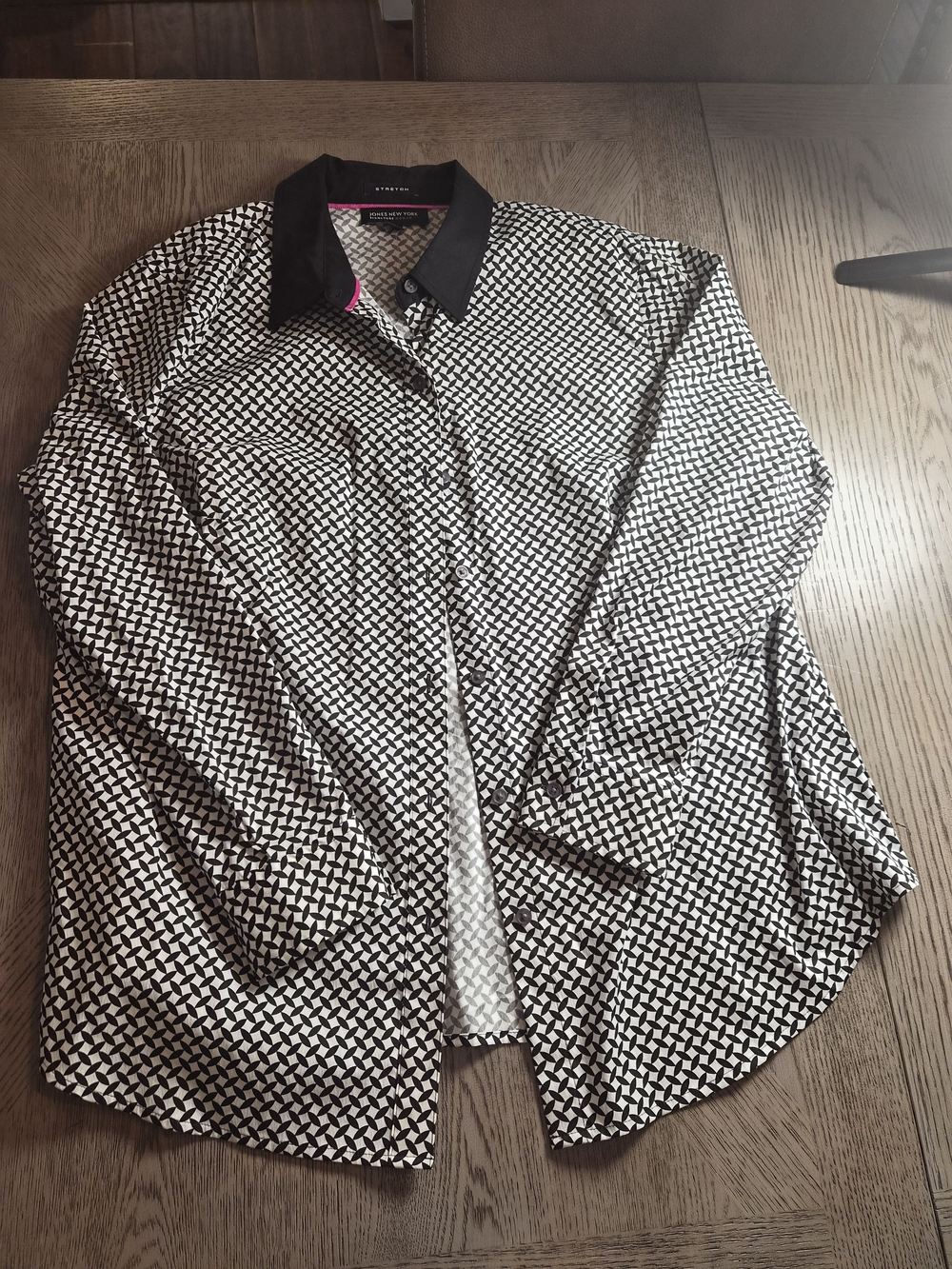Jones New York Black & White Geometric Button-Down Shirt